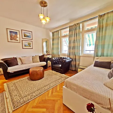 Star Apartment *